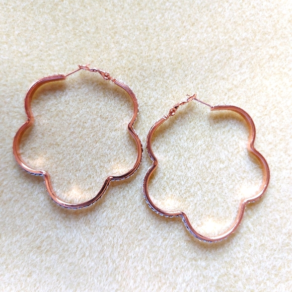 NWT CZ flower hoop earrings - Picture 5 of 5